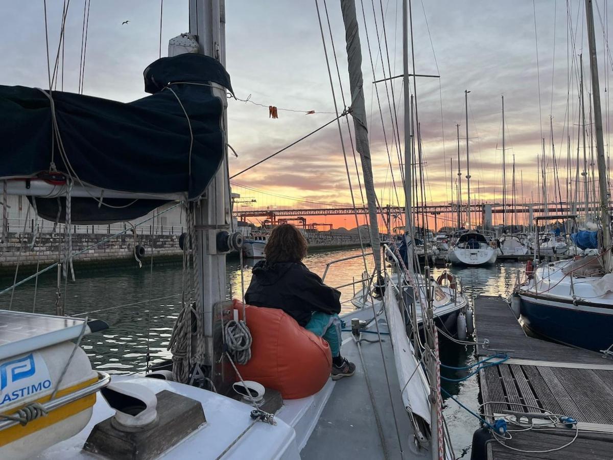 Cozy Lisbon Marina Sleepaboard - Sail Away Hotel Exterior foto