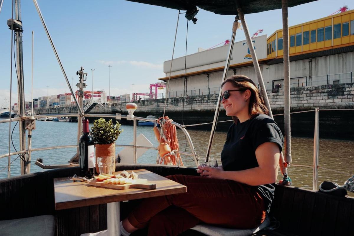 Cozy Lisbon Marina Sleepaboard - Sail Away Hotel Exterior foto